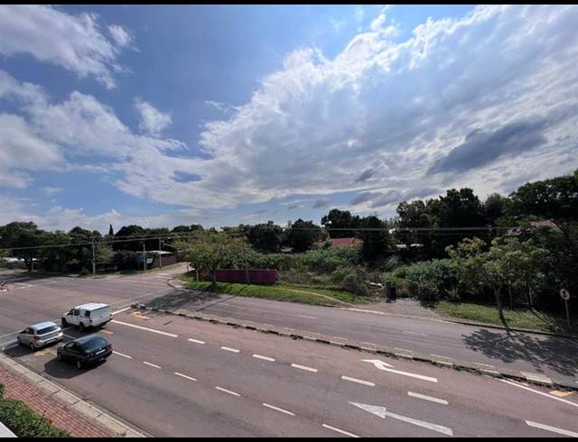 2 BEDROOM DUPLEX FOR SALE IN MENLO PARK